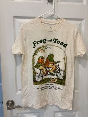 Frog and Toad Graphic Tee - Cream with Green & Brown Art